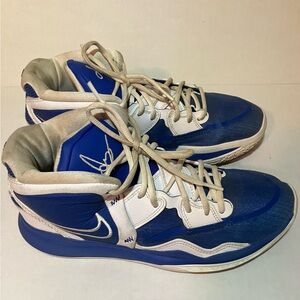 Men’s Nike Kyrie Infinity sneakers Sz 9